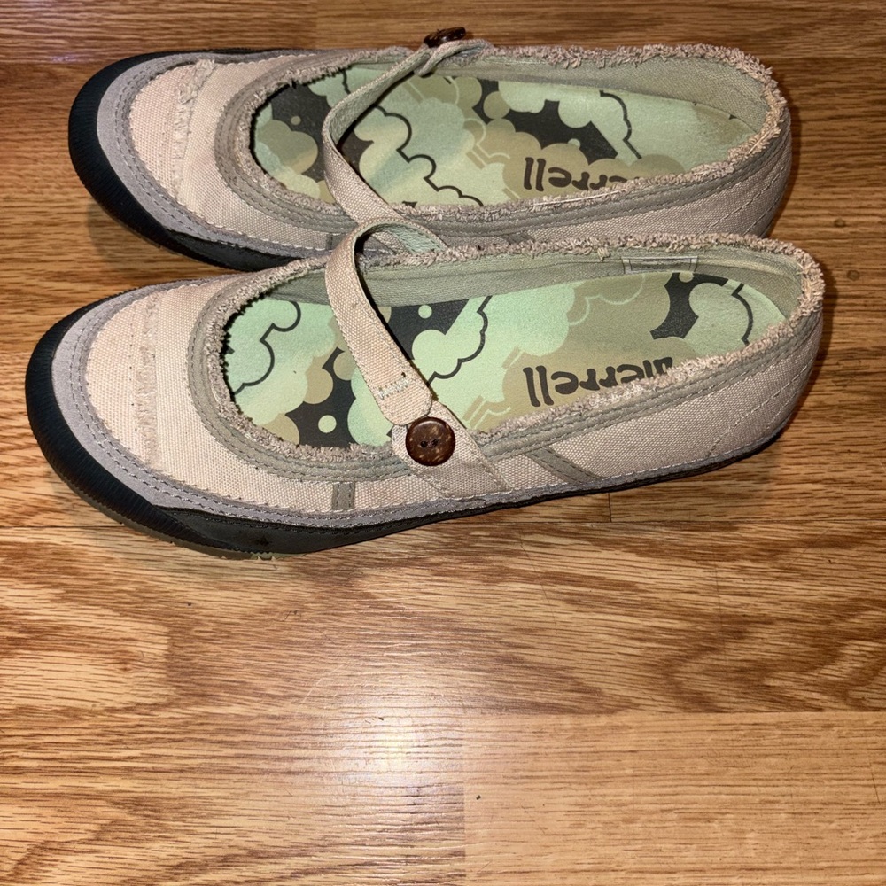 Merrell Beige and Black Mary Jane Flats